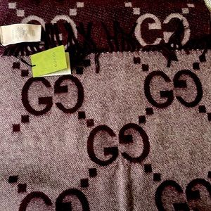 Brand new Gucci cashmere GG logo scarf. Made in Italy.